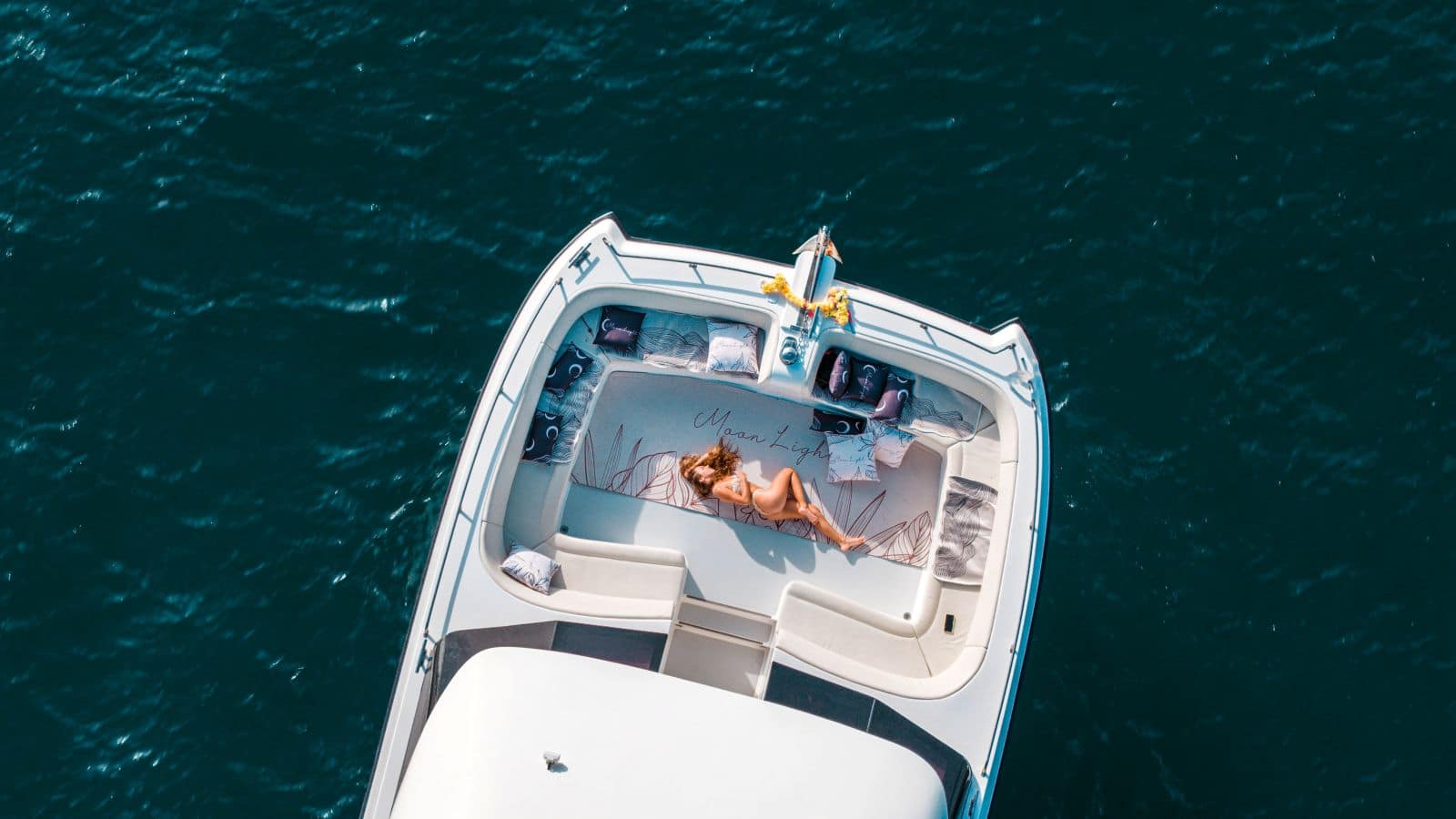 James Bond Luxury Boat Front girl chilling James Bond Luxury Boat Front girl chilling