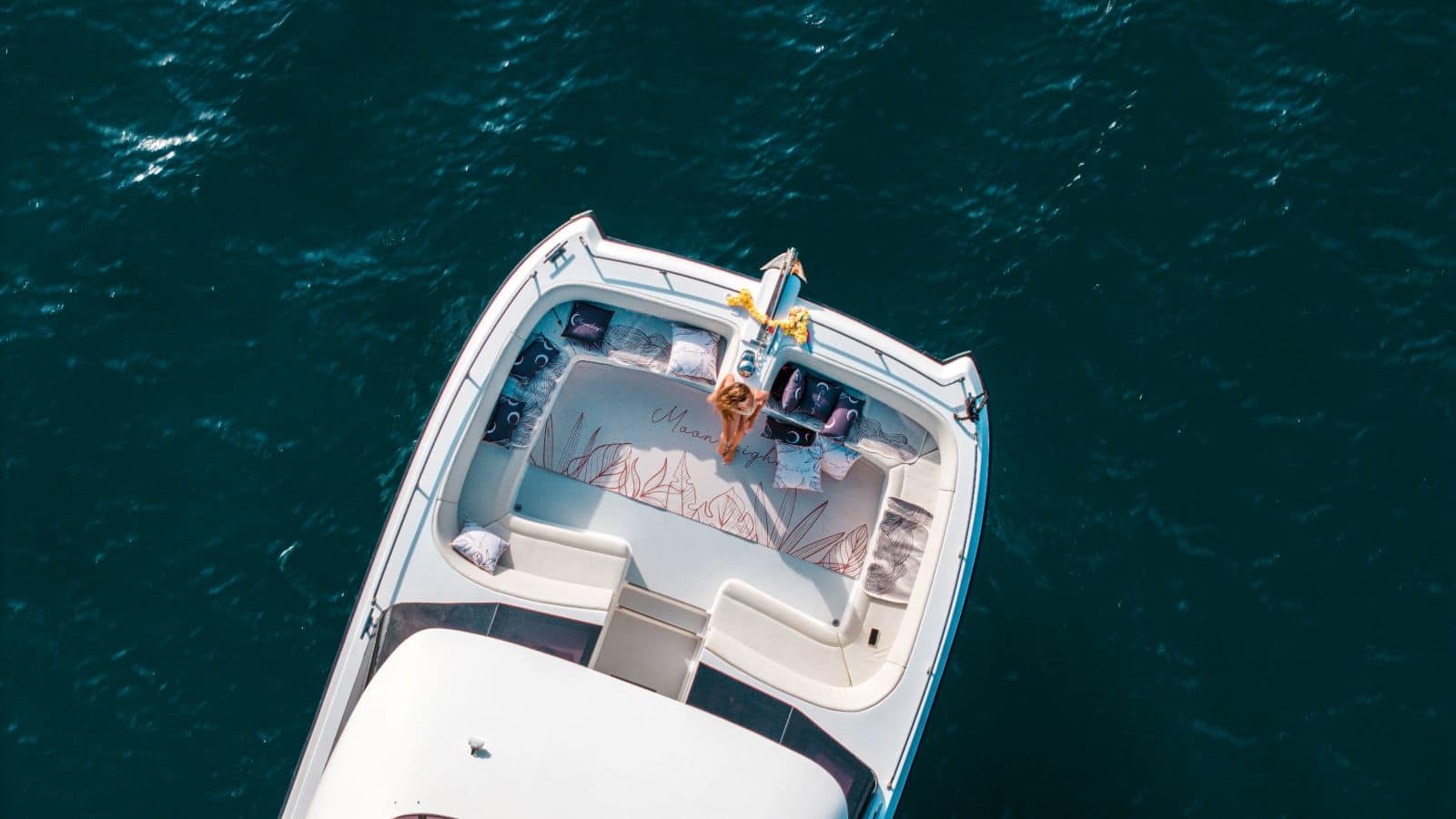 James Bond Luxury Boat Front James Bond Luxury Boat Front