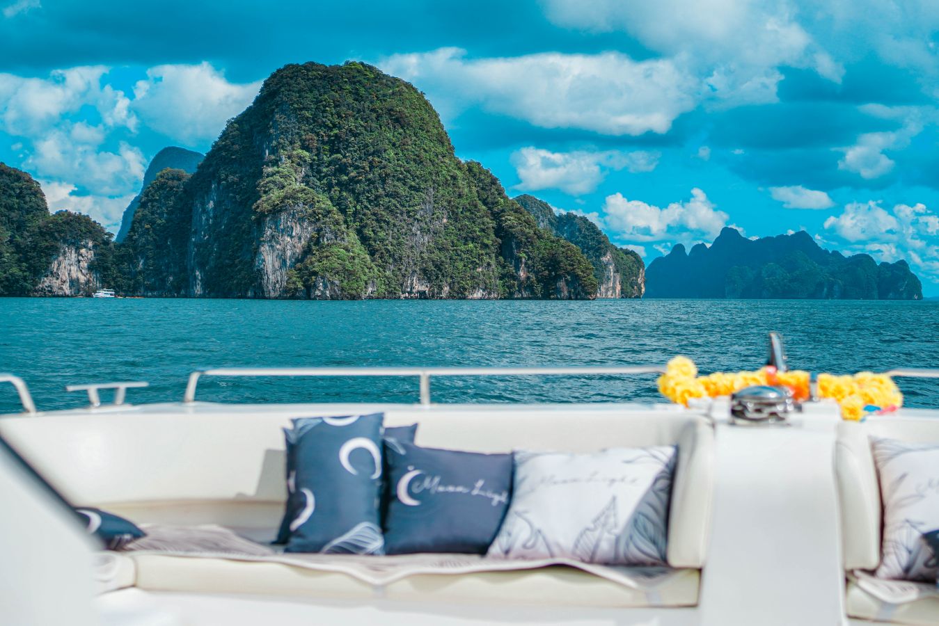 James Bond Luxury Boat View James Bond Luxury Boat View