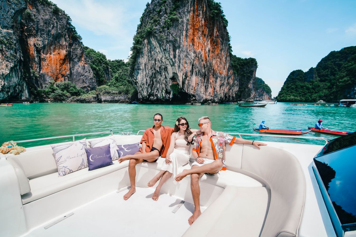 James Bond Luxury Boat chilling group James Bond Luxury Boat chilling group