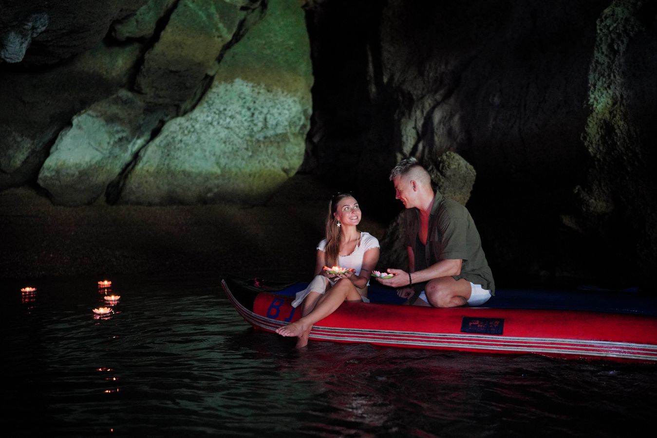 Luxury Boat James Bond floating festival light Luxury Boat James Bond floating festival light