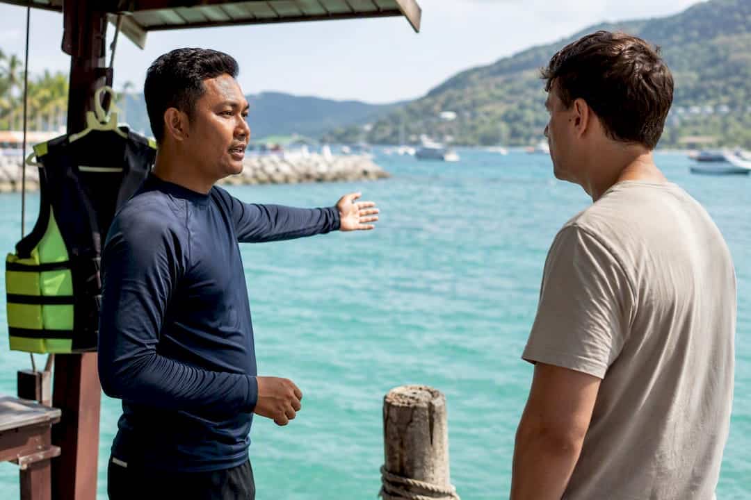 Guide discussing Phuket sea conditions
