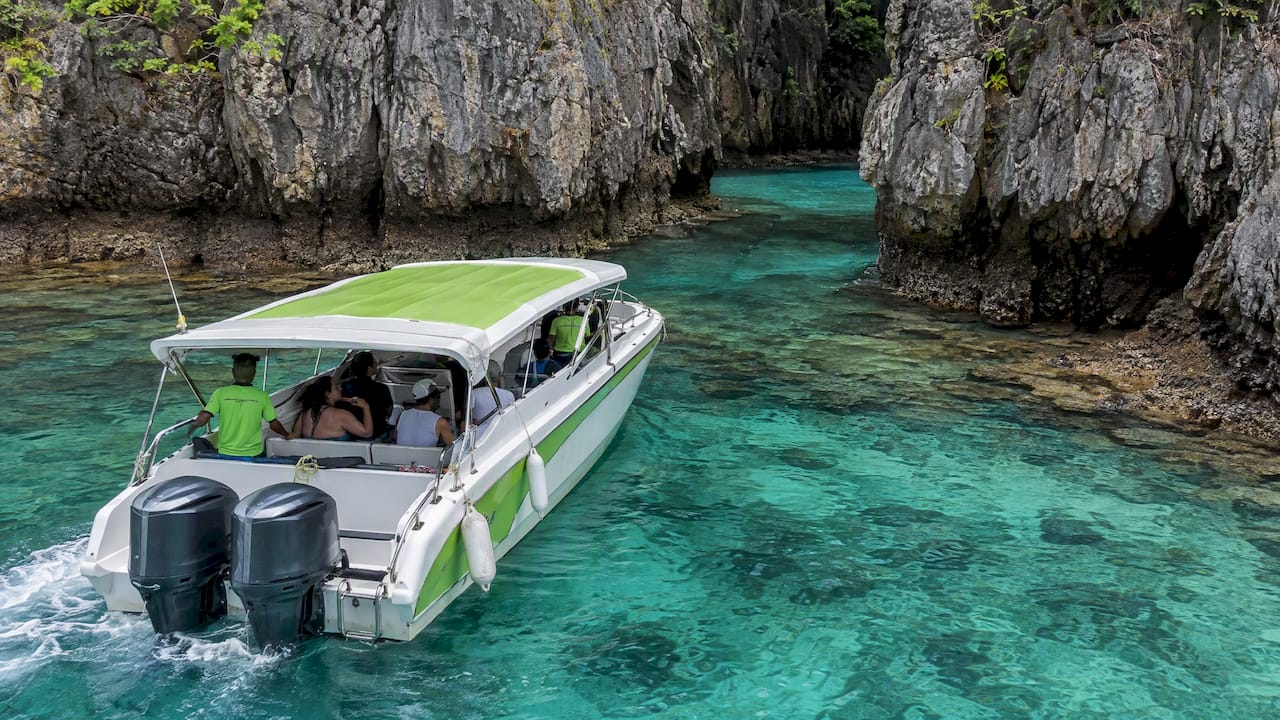 Tour boat approaches Pileh Lagoon's shallow entrance